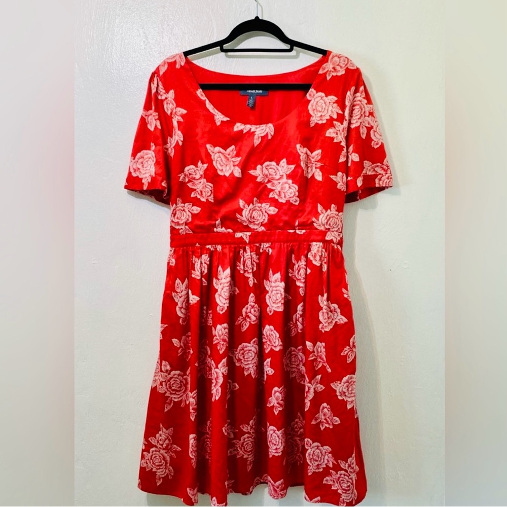 ModCloth 100%cotton and fully lined.Beautiful rose pattern.Size L